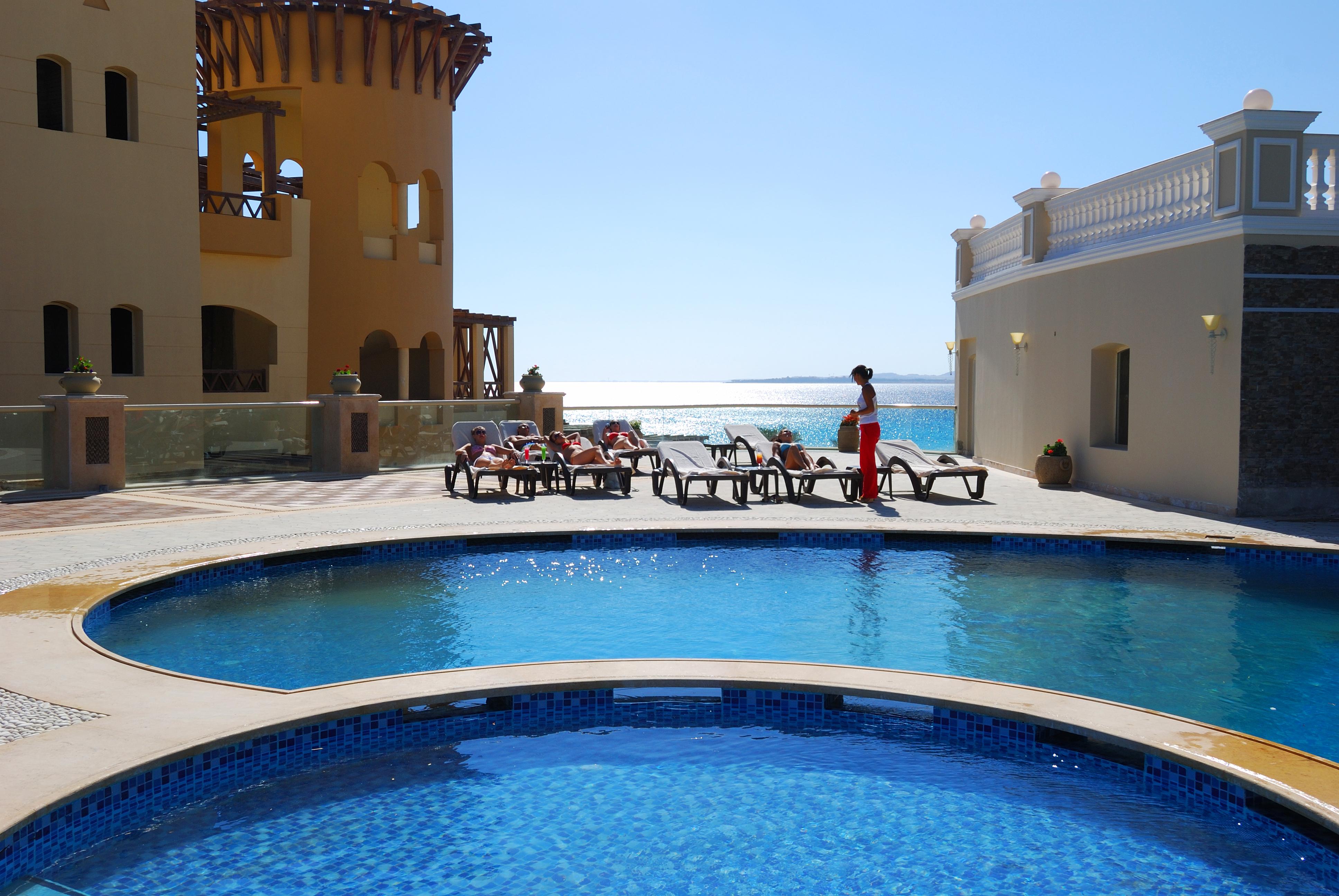 Kaisol Romance Resort Sahl Hasheesh - Adults Only ฮูร์กาดา ภายนอก รูปภาพ The pool at the Kempinski Hotel Soma Bay