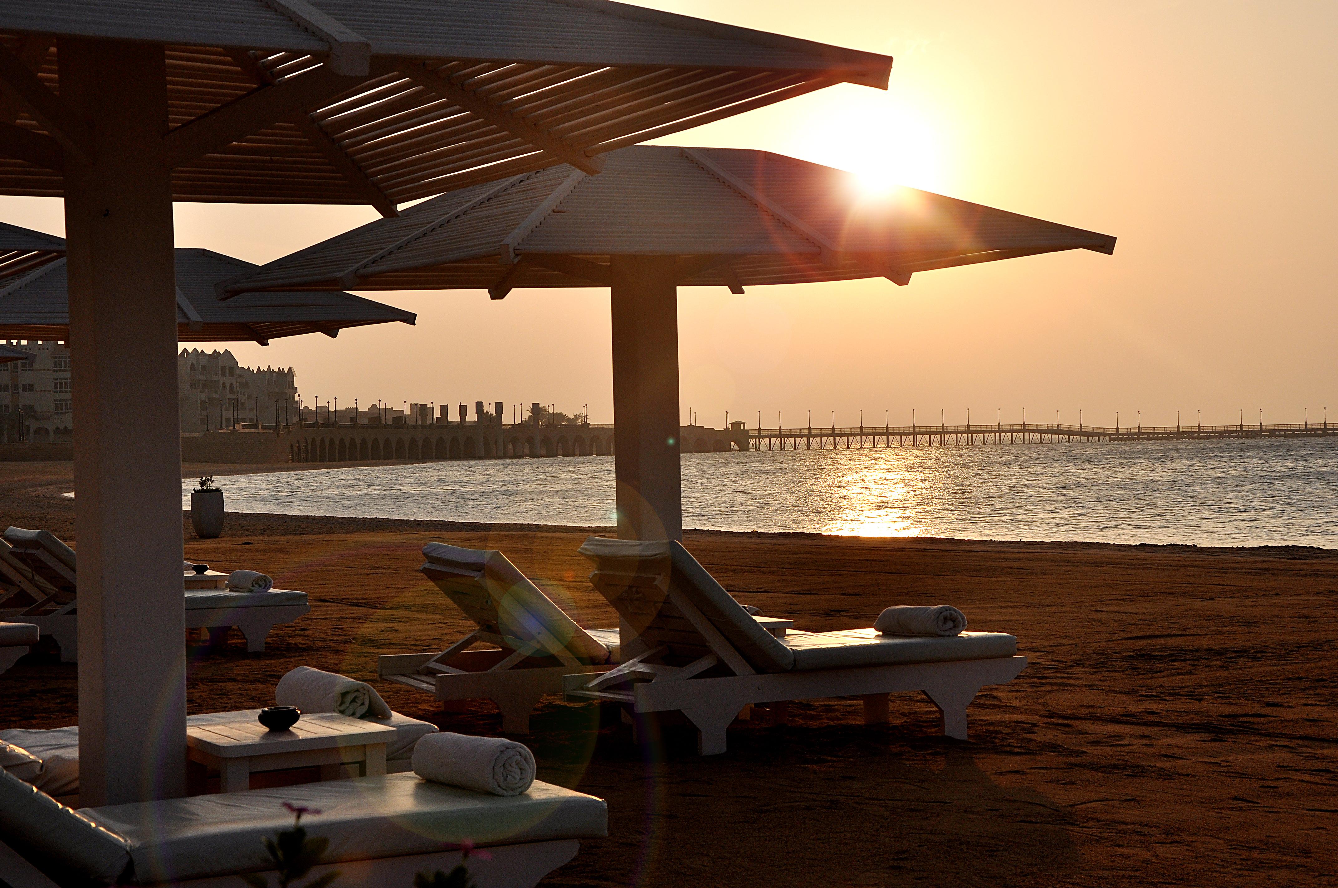 Kaisol Romance Resort Sahl Hasheesh - Adults Only ฮูร์กาดา ภายนอก รูปภาพ Sunset at the beach