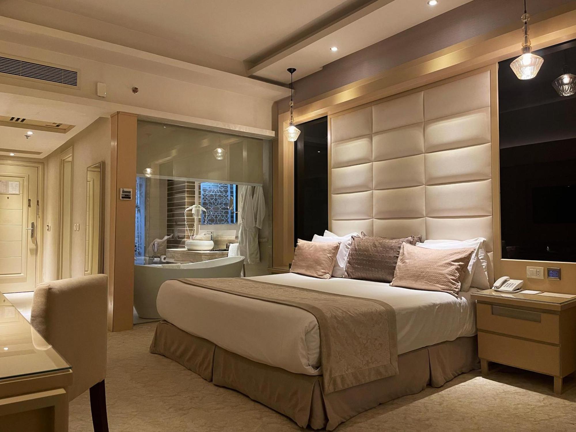 Kaisol Romance Resort Sahl Hasheesh - Adults Only ฮูร์กาดา ภายนอก รูปภาพ A bedroom at the Taj Mahal Palace
