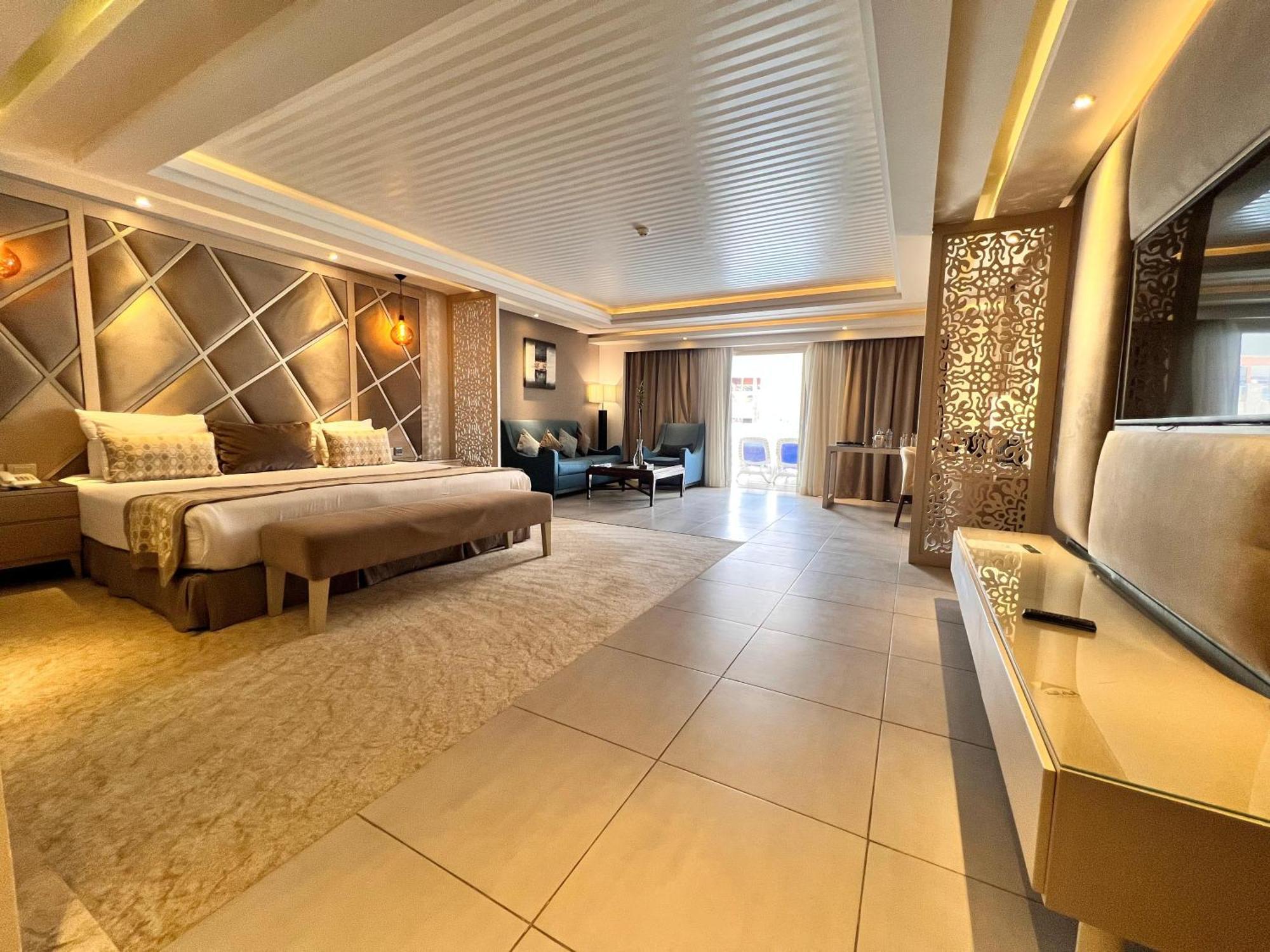Kaisol Romance Resort Sahl Hasheesh - Adults Only ฮูร์กาดา ภายนอก รูปภาพ Suite at the Hilton Alexandria